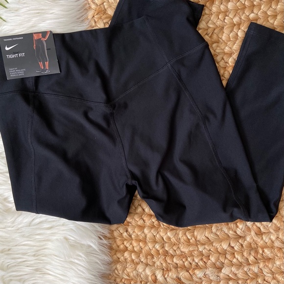 Nike Dri-Fit Tight Fit Training Capris Small New - Picture 3 of 9